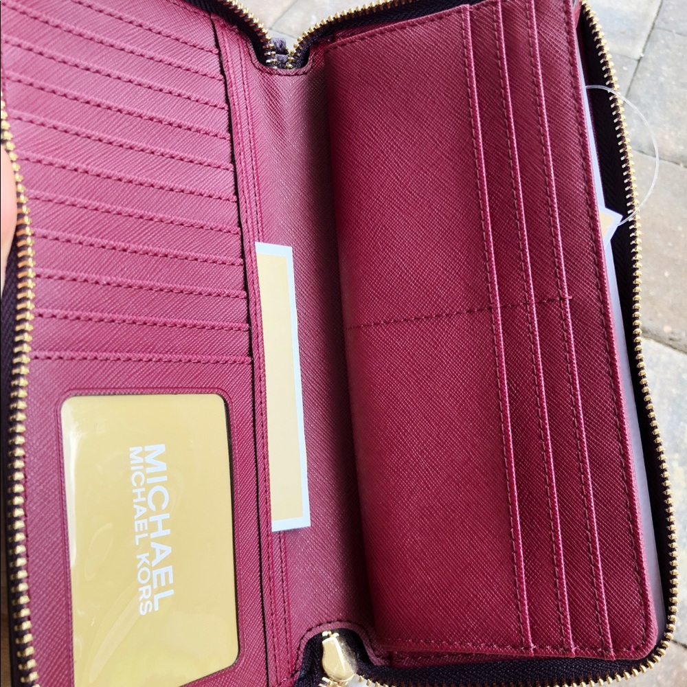 Michael Kors long Wallet Wristlet - Picture 2 of 8